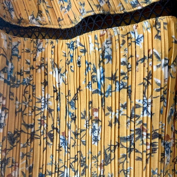 Lulu’s Such Sophistication Yellow Floral Print Pleated Tiered Dress size XL - Picture 3 of 6
